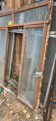 Janela de Ferro Antiga para Demolição ou Reutilização tamanho 1,50x1,50