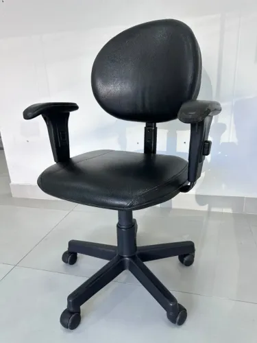 Cadeira Escritório Semi-nova