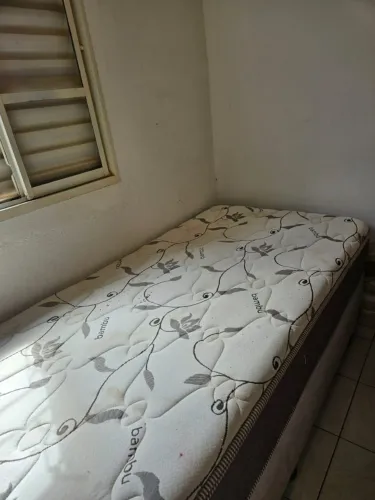 Cama solteiro semi nova