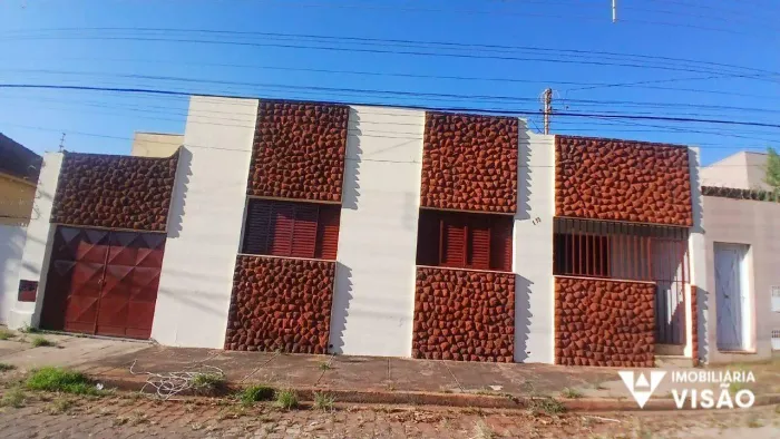 CASA PARA ALUGAR COM 03 QUARTOS, 01 VAGA NO BAIRRO BOA VISTA