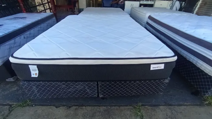Cama box Queen size Colchão Smart Milano molas ensacandas bambú dividimos TB cartão 