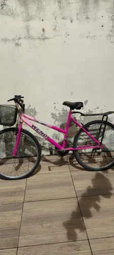 Vende-se duas bicicletas femininas. 
