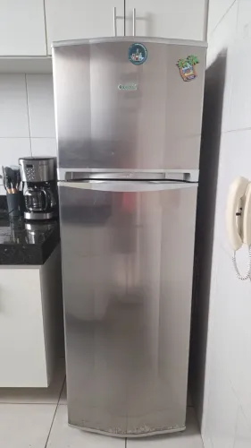 Geladeira Inox com defeito