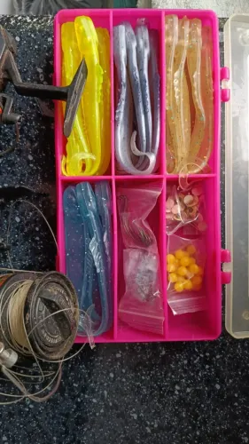 Kit pesca (2 coletes salva vidas, carretilha, tarrafa  e estojo pesca)