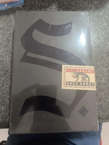 Livro S. (Ship of Theseus) J.J. Abrams Lacrado - Completo com Todos os Encartes Originais