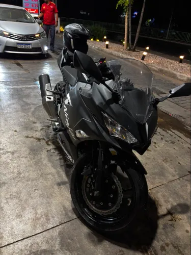 Moto kawasski 400 cc esportiva
