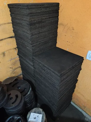 Piso emborrachado usados 50x50 15 mm 