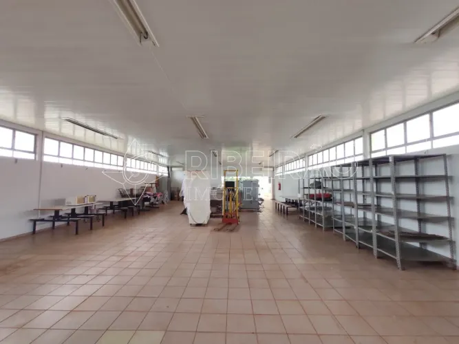 Salão Comercial de 380m² para locação em Cravinhos