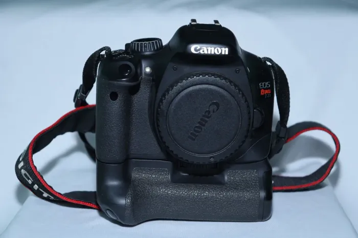 Canon T2I + Grip com 2 Baterias Originais 