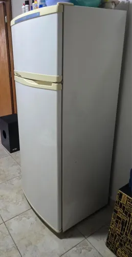 Vendo geladeira 900, 00