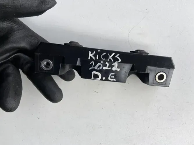 Suporte Rack Teto Dianteiro Esqierdo Nissan Kicks 2022 Preto
