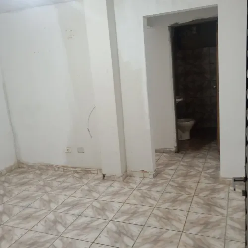 Aluga-se kitnet 700 reais água e energia incluso 