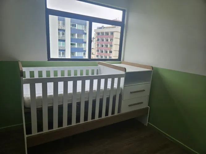 Berço 3 em 1 com trocador e colchão (vira cama)