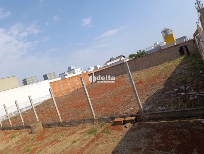 Terreno disponível para venda no bairro Novo Mundo em Uberlândia - MG.