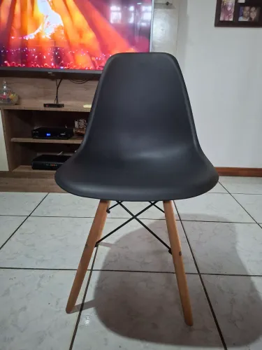 Vendo Cadeira Eiffel Eames Design Premium Sala Escritório Quarto base madeira