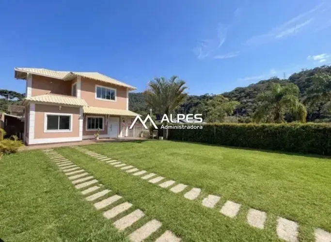 Linda casa que reúne conforto, espaço e qualidade de vida, ideal para quem busca morar com