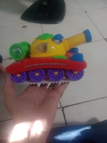 Para vender um carrinho de canhão anda sozinho só falta botar as pilhas para ele andar