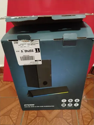 Caixa de som com subwufer sem uso