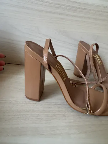 Salto UZA Shoes
