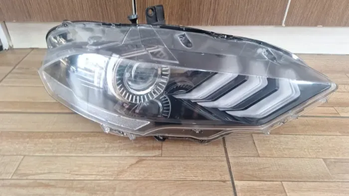 Farol Direito Ford Mustang Recuperado 