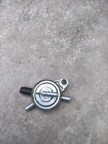 Vendo carburador e válvula seminovos da moto lindy 125