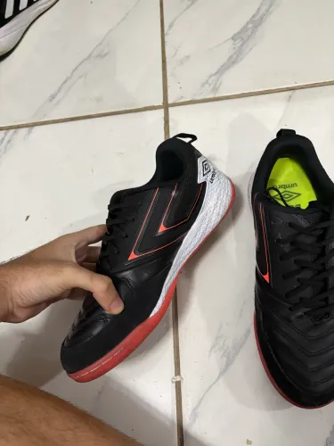 Chuteira Umbro pro bump 5 ( profissional)