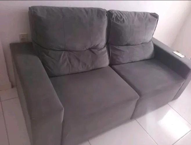Sofá retrátil cinza