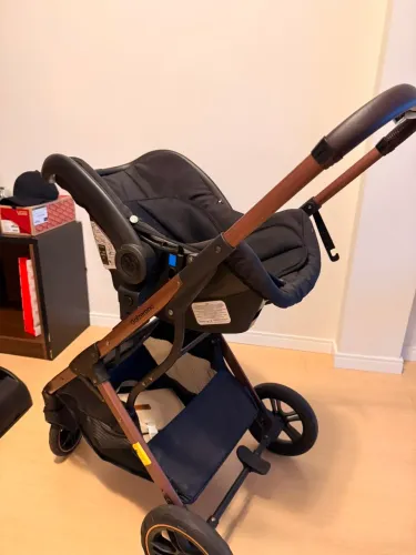 Kit Bebê Completo - Carrinho + Bebê Conforto + Banheira (Excelente estado)
