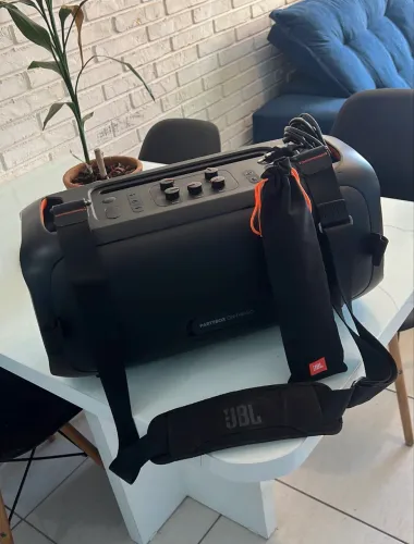 JBL PartyBox ON THE GO