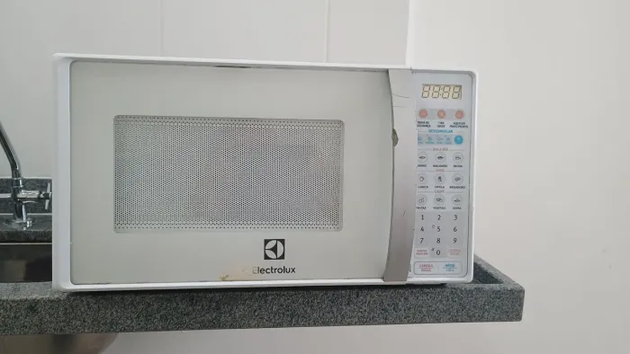 Microondas Electrolux 20 litros conservado