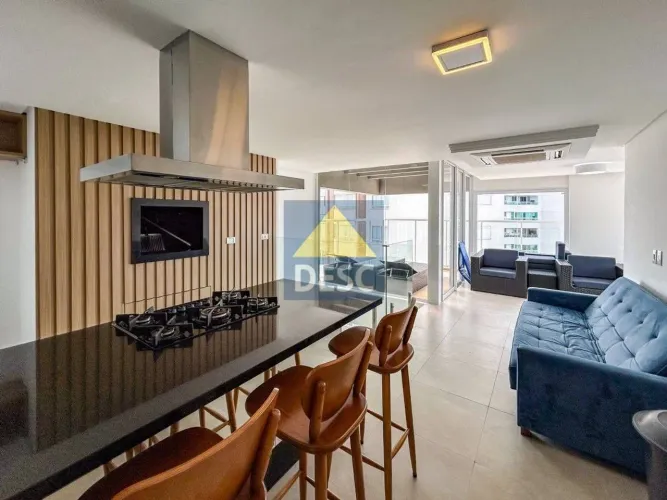 Cobertura Duplex com piscina e 3 suítes para alugar na Barra Sul Rua 4400 em Balneário Ca