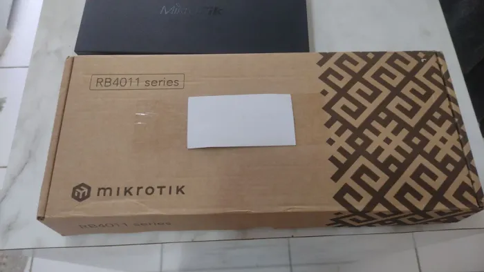 Roteador de Borda Mikrotik RB4011 IGS+RM