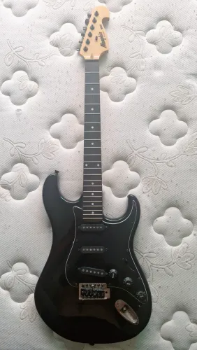 Guitarra Memphis MG32 + capa + Pedaleira BOSS ME 33