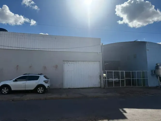GALPÃO / BARRACÃO / DEPÓSITO / LOJA / PONTO COMERCIAL, REGIÃO CRISTO REI, PROX CORREIO, C/