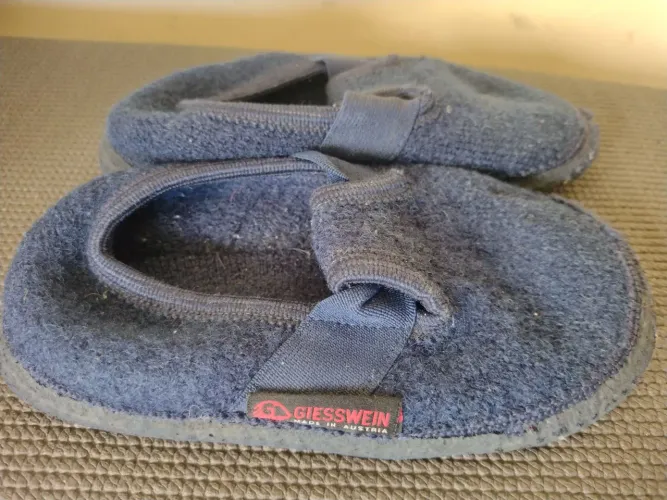 Pantufa pura lã( Giesswein)