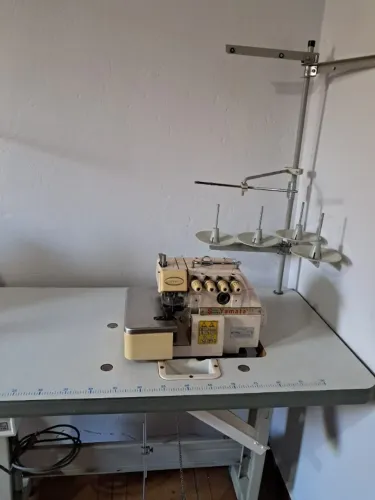 MAQUINA DE COSTURA Overloke . CADEIA indústria