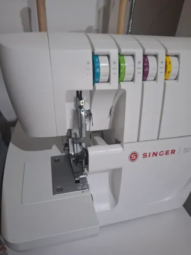 Maquina Interlock Overlock Singer