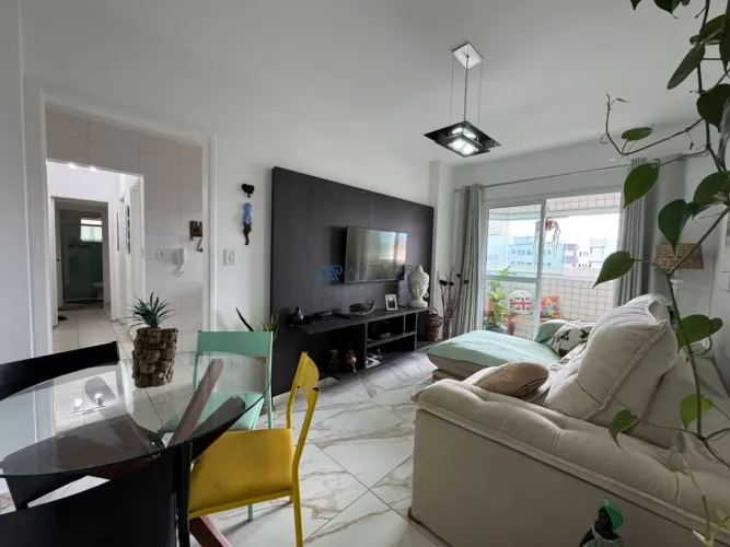 Apartamento à venda em Praia Grande com 2 dormitórios no bairro da Aviação.
