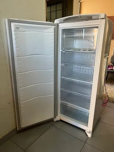 Freezer vertical praticamente novo
