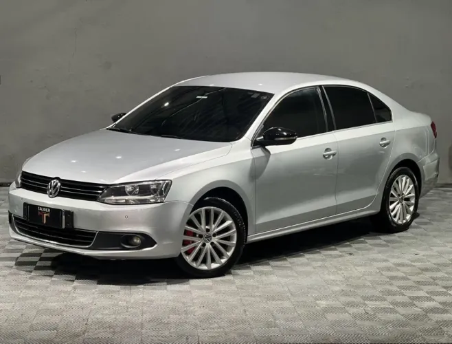 Volkswagen Jetta Highline TSI 2.0 8V 120cv Gasolina Tiptronic 2013