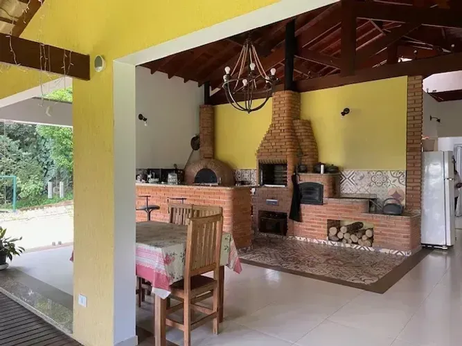 Casa no condomínio Jardim Iolanda