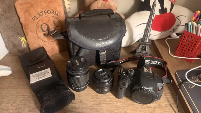 Cânon rebel t5i - objetiva 50 mm, objetiva 18-55mm, flash speedlight tr-988 e case
