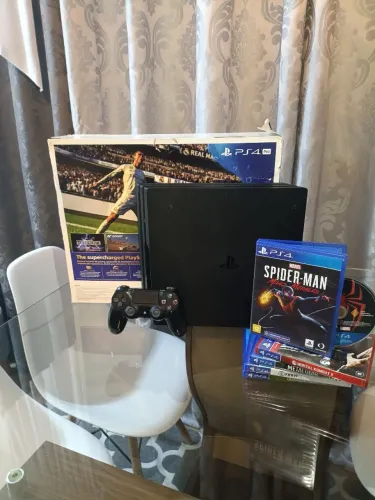 Ps4 pro 1tb + 5 jogos +controle original + caixa original IMPECÁVEL 