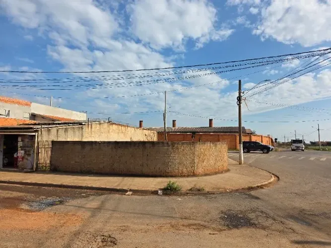 Vendo ou troco por carro Terreno de esquina com 212 metros excelente para comércio 