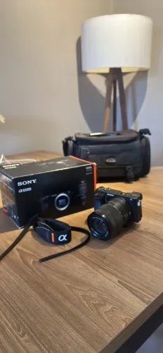 Câmera Sony Alpha a6500 + Lente 18-135mm f/3.5-5.6 OSS ? Kit completo!
