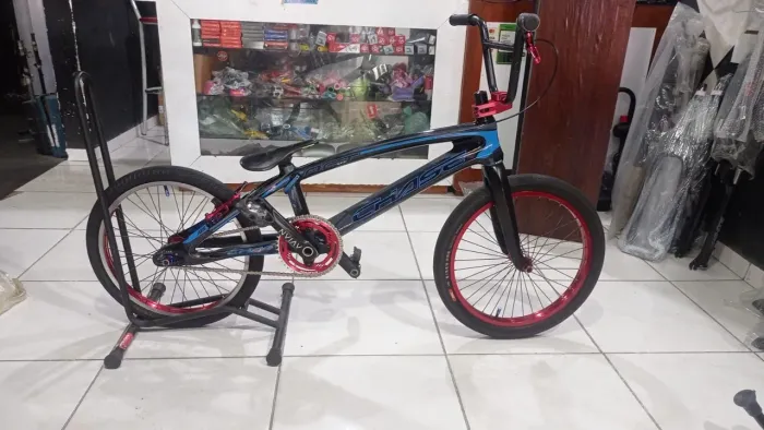 BICICLETA BMX CHASE DE CARBONO