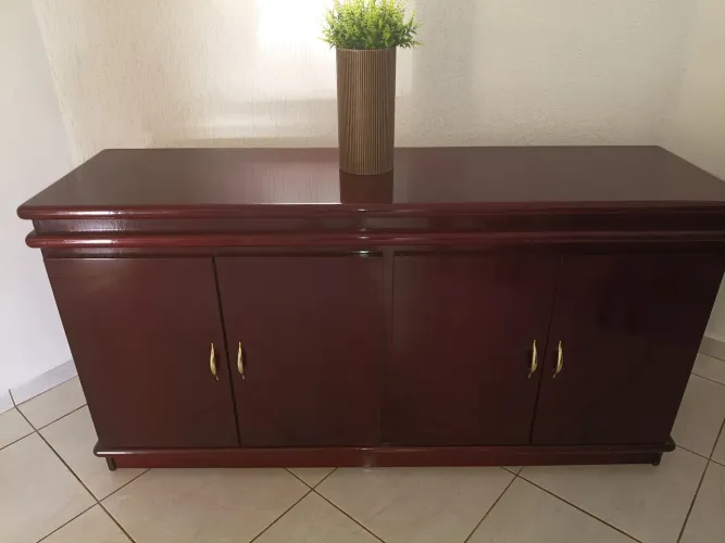 Aparador Buffet em Madeira 4 Portas Muito Conservado