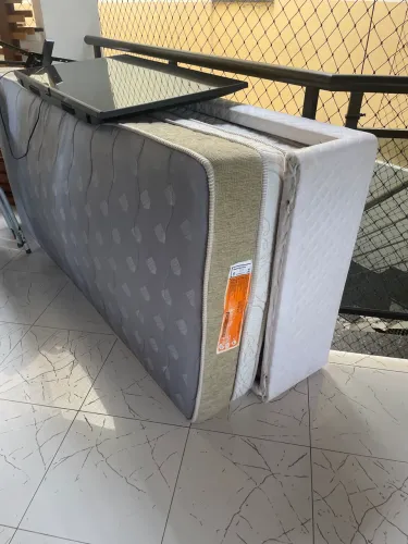 Cama Box de solteiro embutida ótimo estado