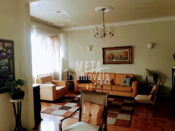 Excelente Casa nascente edificada em terreno medindo 12 x 40 = 480, com 400 m² de área con