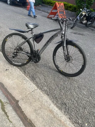 Vende se bike raio aro 29 com marchas defeito só na marcha da frente, só isso